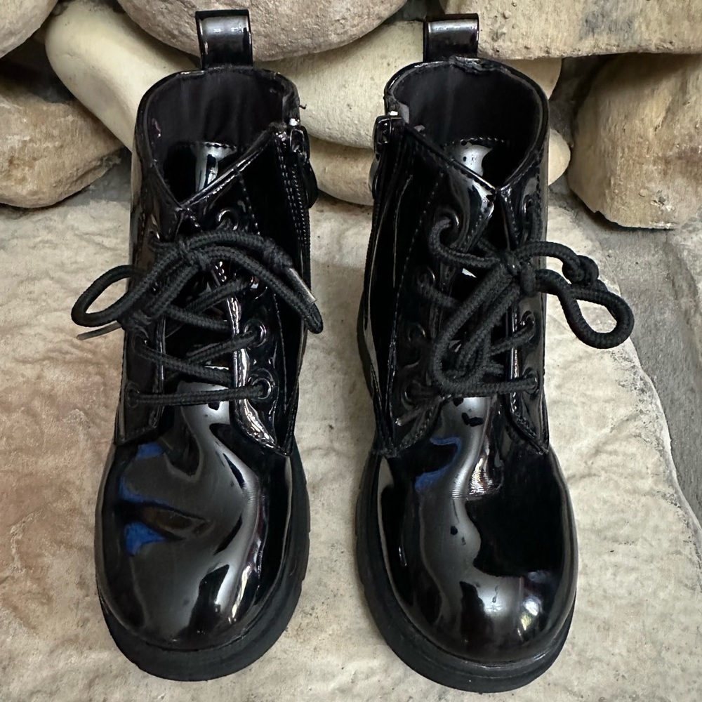 🖤BLACK PATENT BOOTS SIDE ZIP SIZE 12 or EU 30 LITTLE GIRL TODDLER🖤